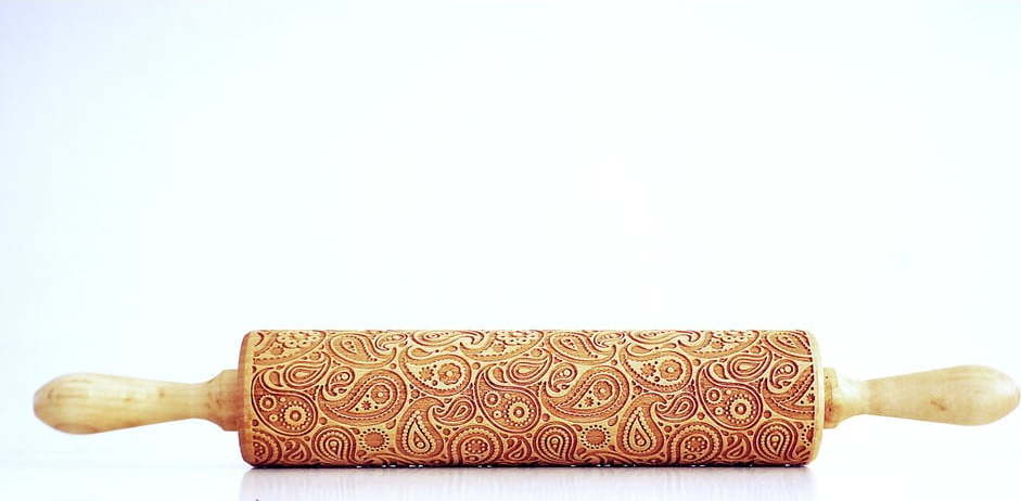 Dřevěný embosovaný váleček na těsto Valek Paisley Valek