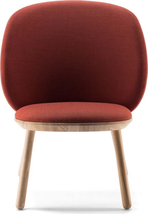 Koňakově hnědé křeslo s konstrukcí z jasanového dřeva a koženými detaily EMKO Naïve Emko