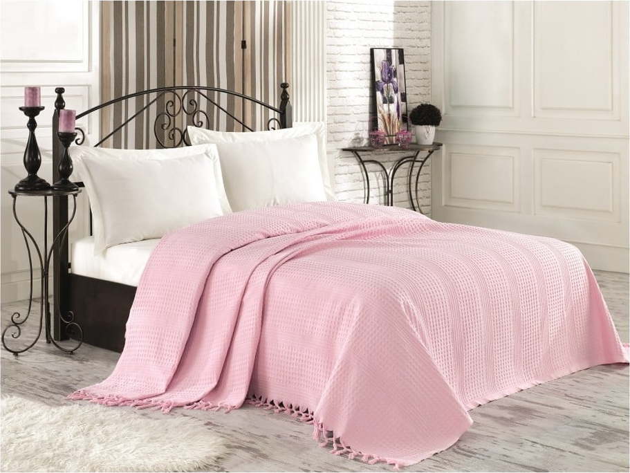 Růžový bavlněný přehoz přes postel na dvoulůžko Clemence