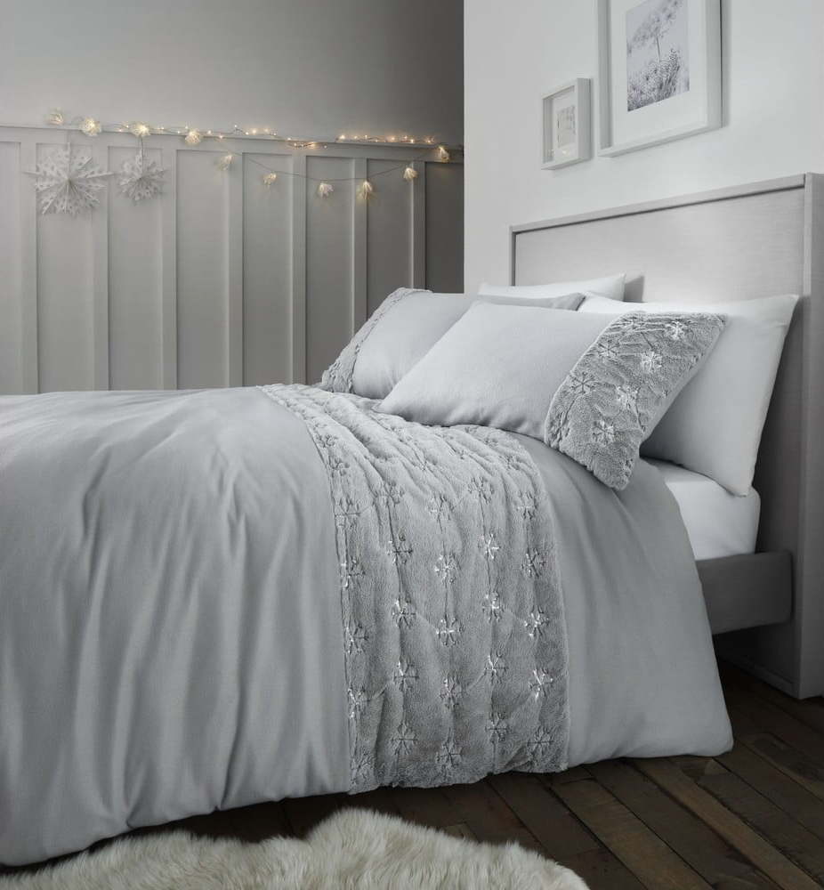 Šedé mikroplyšové povlečení Catherine Lansfield Cosy Snowflake