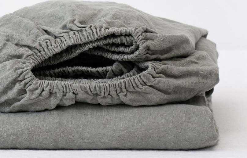 Khaki napínací lněné prostěradlo 140x200 cm – Linen Tales Linen Tales