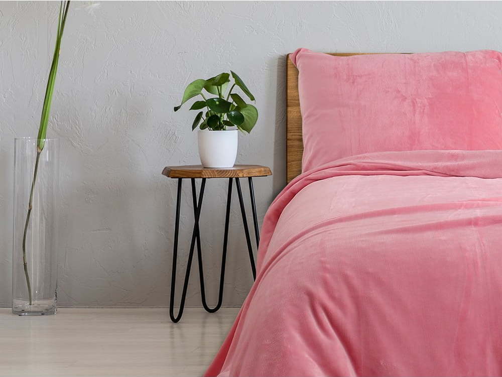 Růžové prodloužené povlečení na jednolůžko z mikroplyše 140x220 cm Uni – B.E.S. B.E.S.