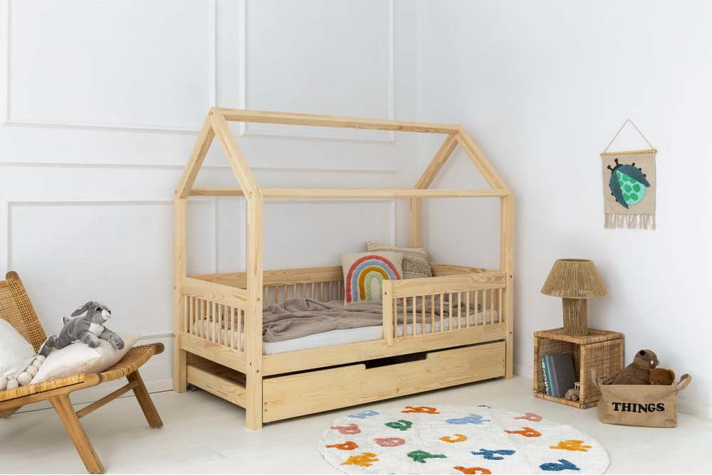 Domečková dětská postel z borovicového dřeva s úložným prostorem a výsuvným lůžkem v přírodní barvě 90x140 cm Mila MBW – Adeko Adeko